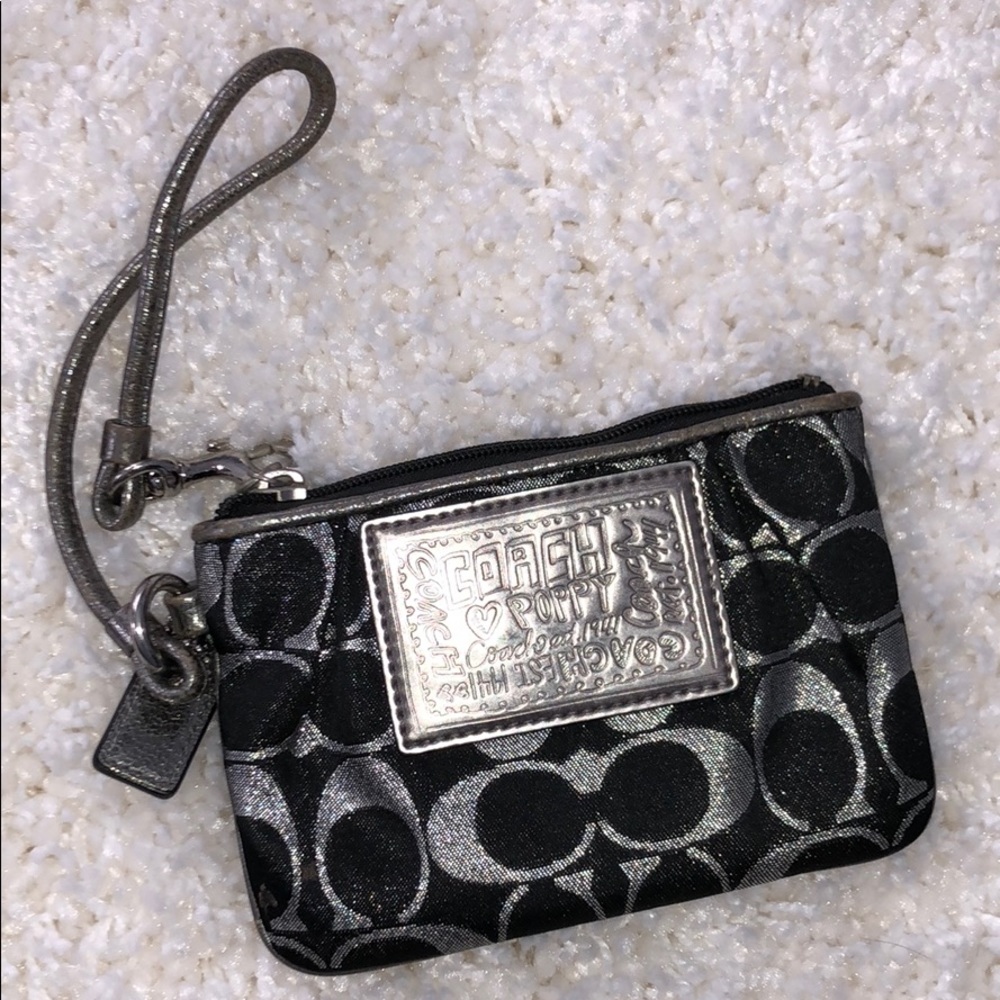 🦄 DISCONTINUED COACH POPPY COLLECTION WRISTLET 🦄